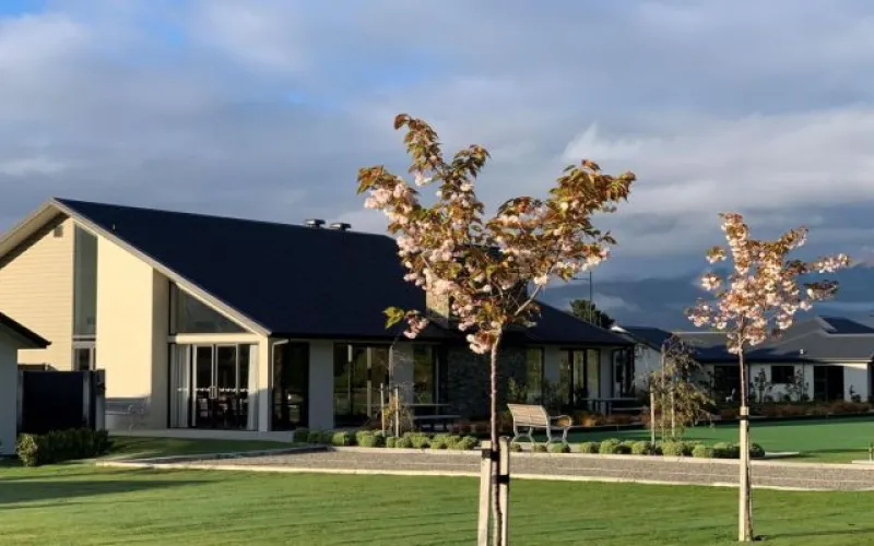 Golden View Village Lodge